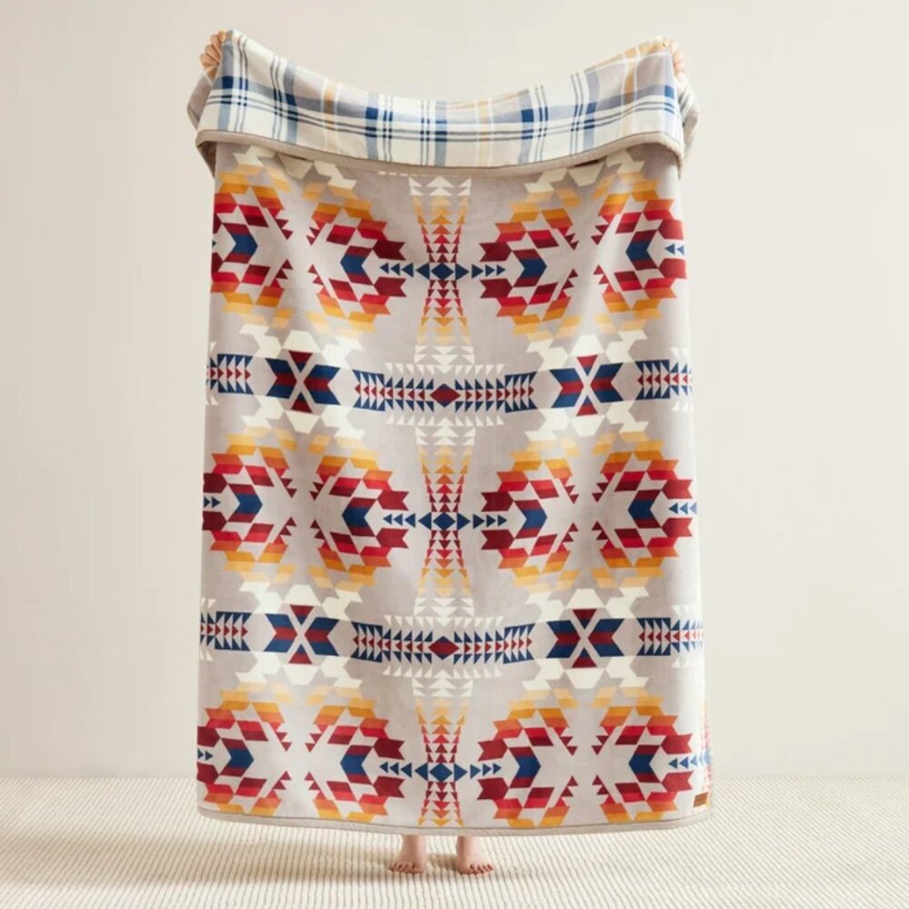 Pendleton Reversible Plush Throw Legend Lake Gray